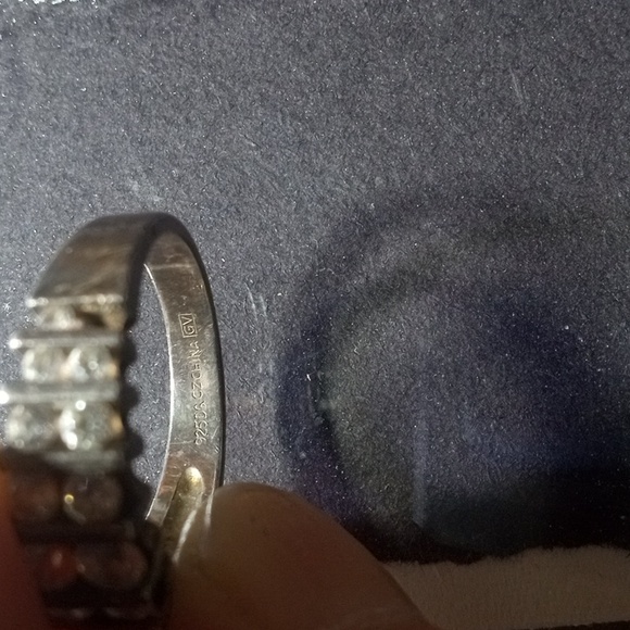 925 DQ CZ ring size 8.5 - Picture 4 of 4